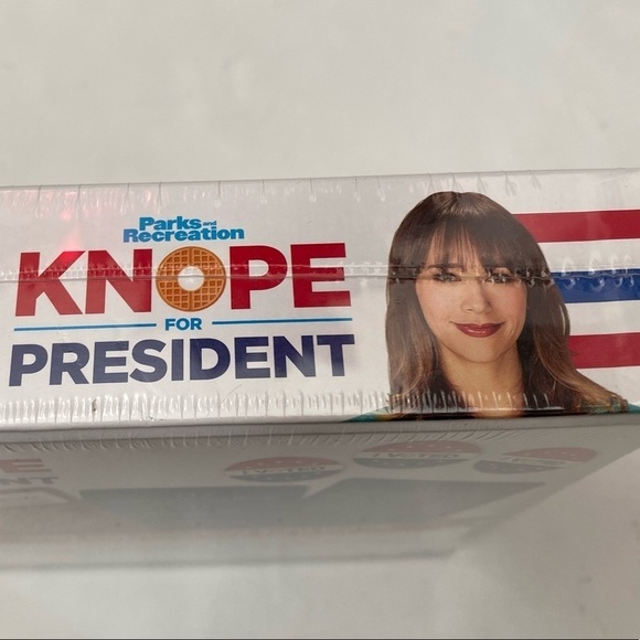 Hasbro TV Parks and Recreation Party Board Game Knope for President - Picture 6 of 7